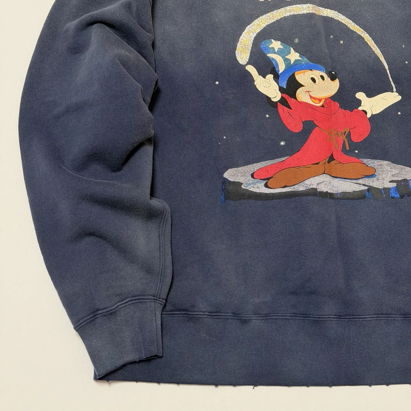 SAINT M×××××× Disney FANTASIA DNF_CREW N SWEAT/FANTSIA Mickey distressed sweatshirt, washed blue S-XL Assute dyed ready-made clothing, oxidation and fading, multiple washes to make the old wormhole damage treatment, simulated sun fading treatment, natural fading, customized Disney cooperation wash mark, correct main mark